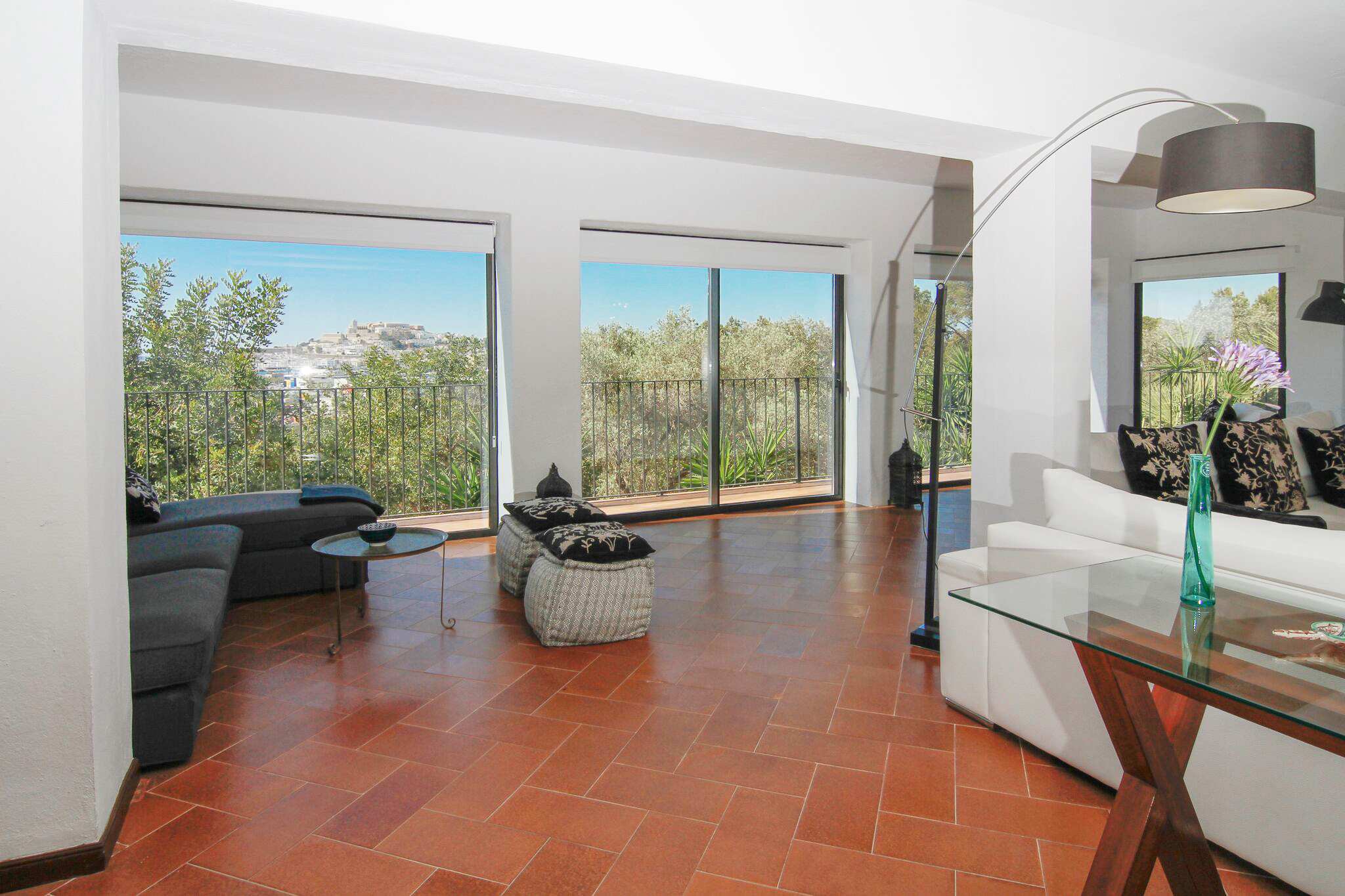 Casa en Puig D'en Valls con vistas a Dalt Vila, Ibiza.