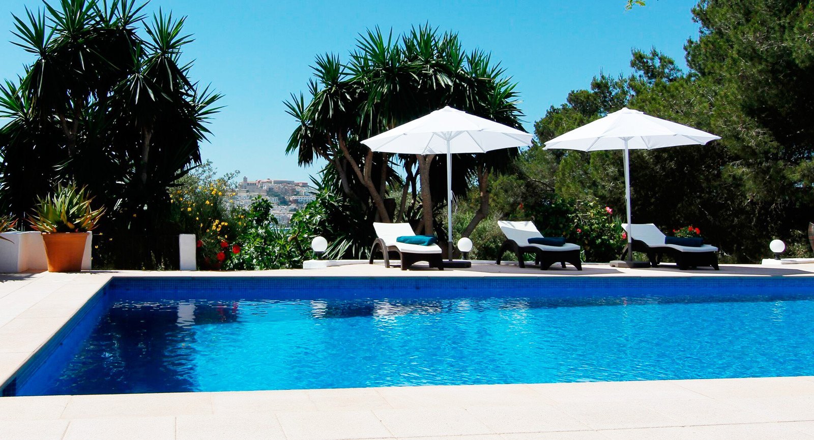 Casa en Puig D'en Valls con vistas a Dalt Vila, Ibiza.