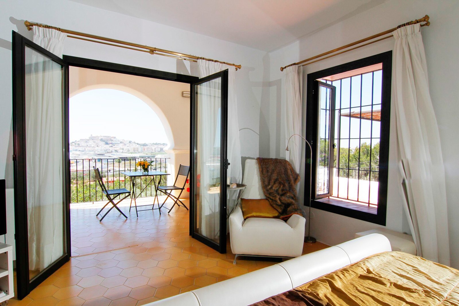 Casa en Puig D'en Valls con vistas a Dalt Vila, Ibiza.