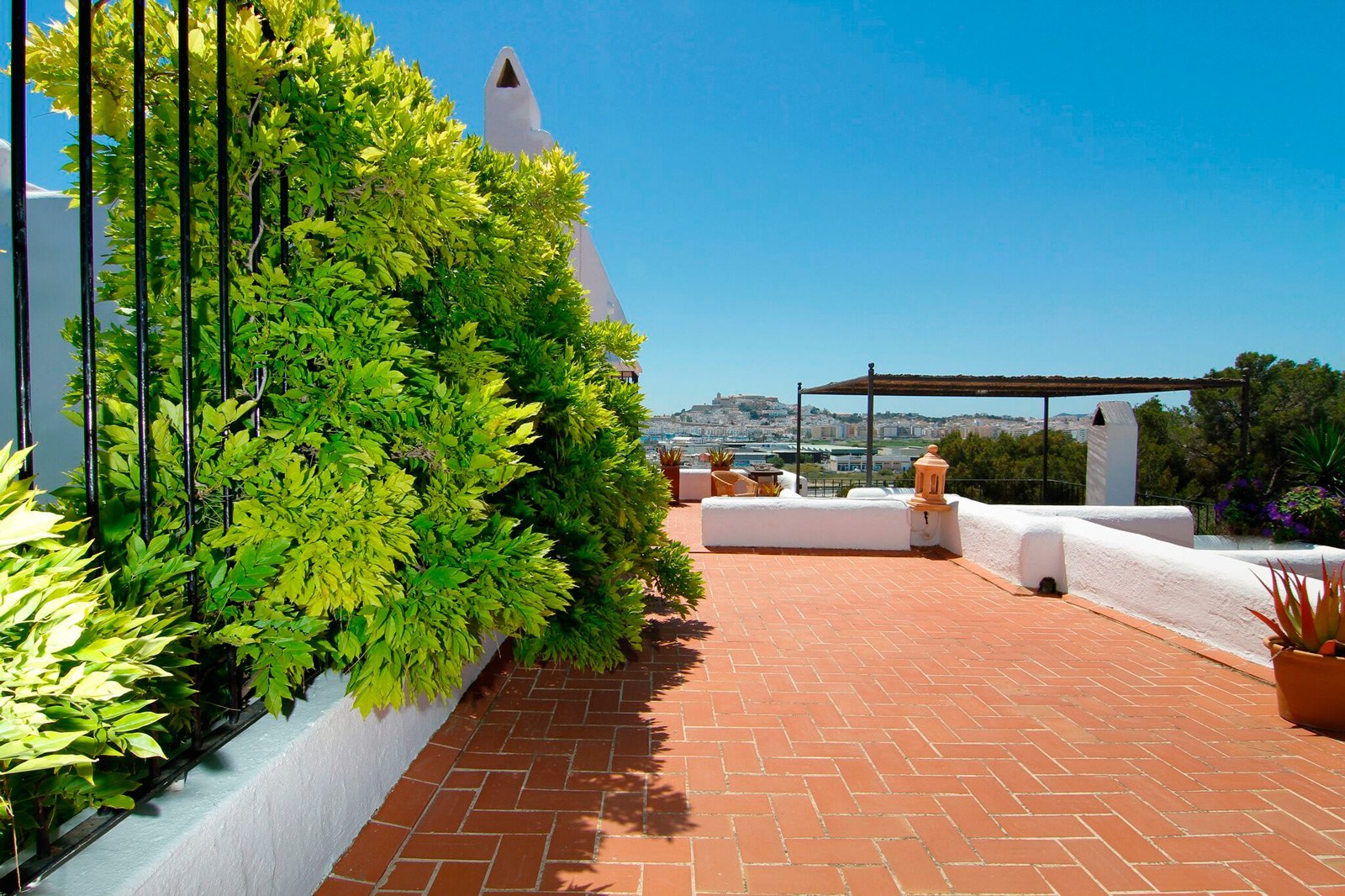 Casa en Puig D'en Valls con vistas a Dalt Vila, Ibiza.