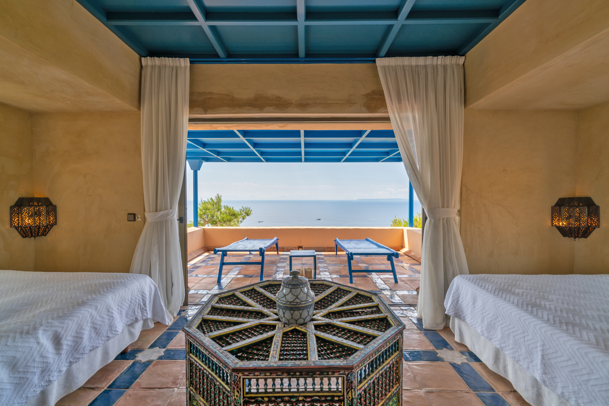 VILLA ALHAMBRA EN IBIZA