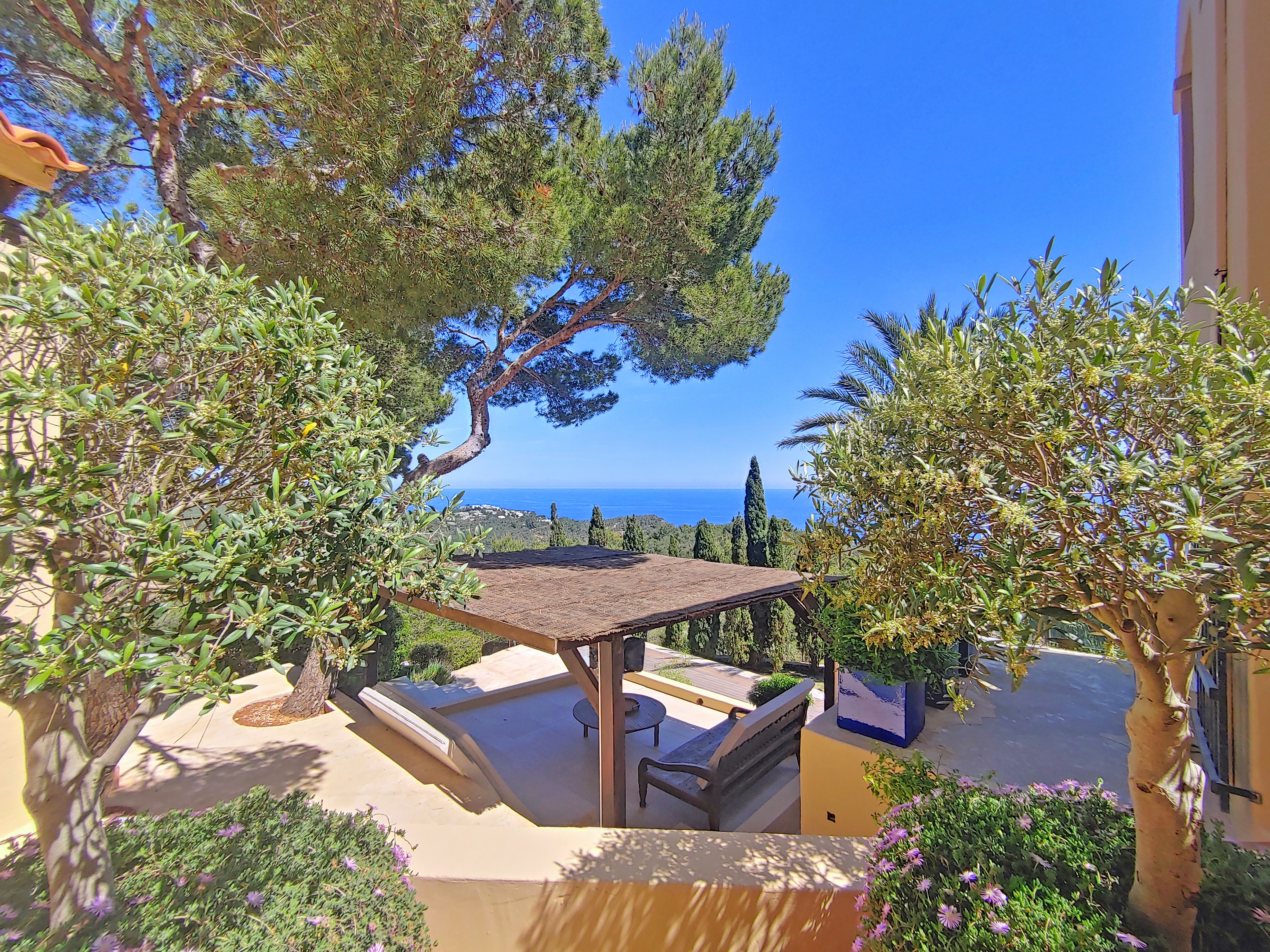 VILLA ALHAMBRA EN IBIZA