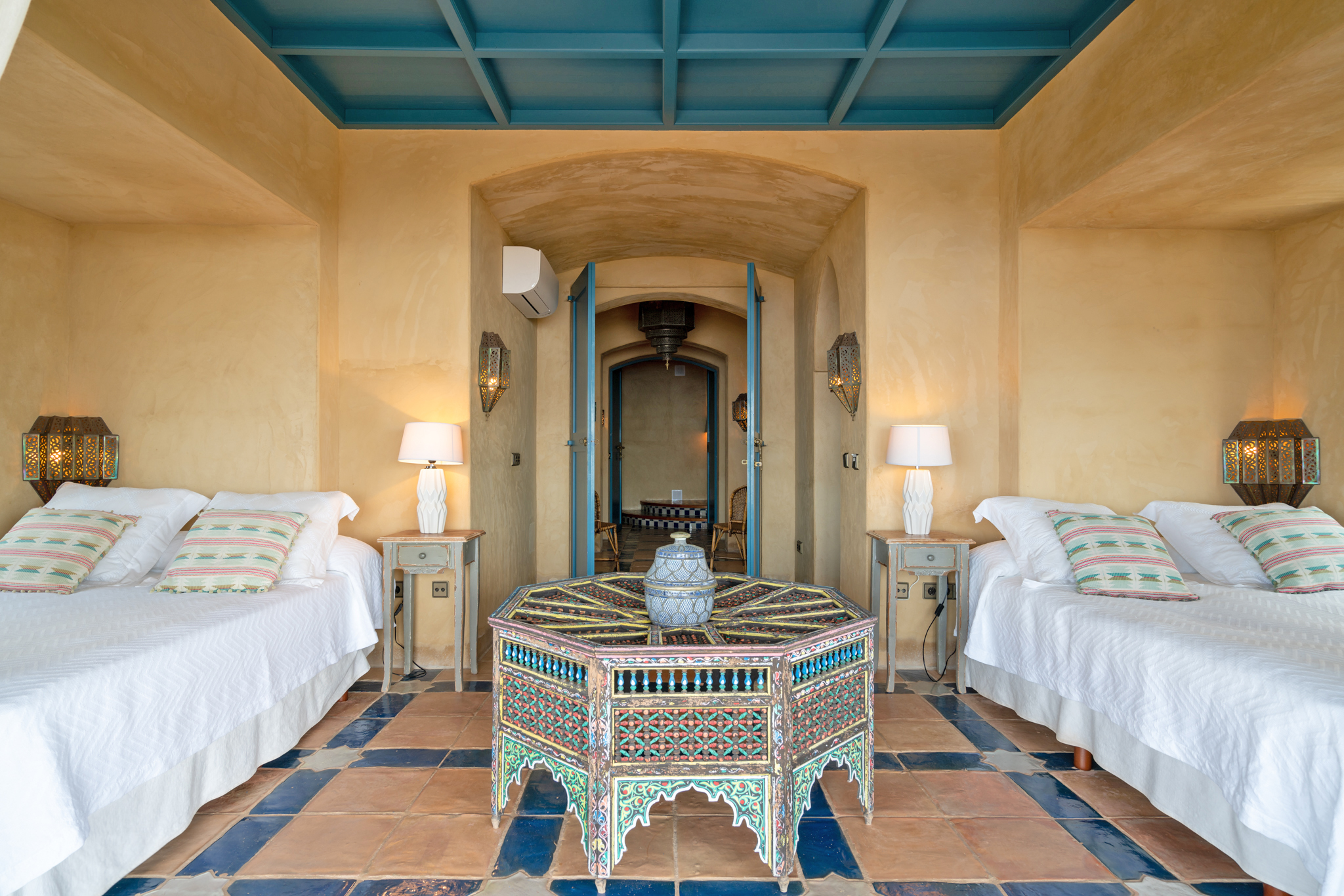 VILLA ALHAMBRA EN IBIZA